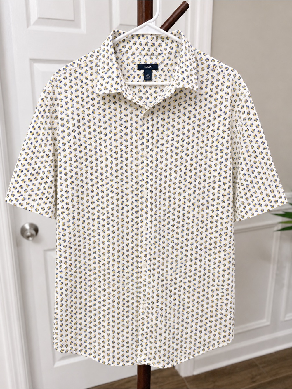 Alfani White Short-Sleeve Button-Down Shirt with Blue and Yellow Geo Print